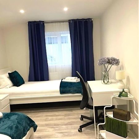 2 Bedroom Serviced Apartment # London Eksteriør bilde