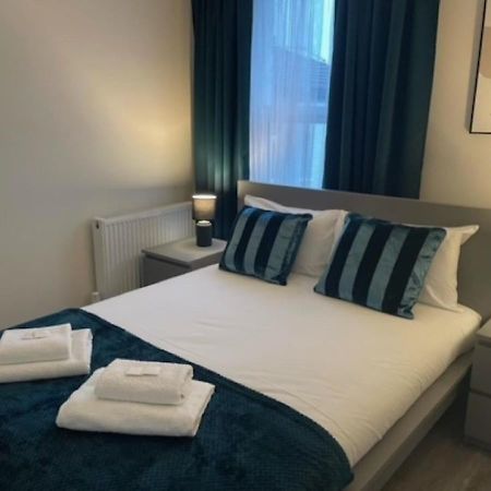 2 Bedroom Serviced Apartment # London Eksteriør bilde