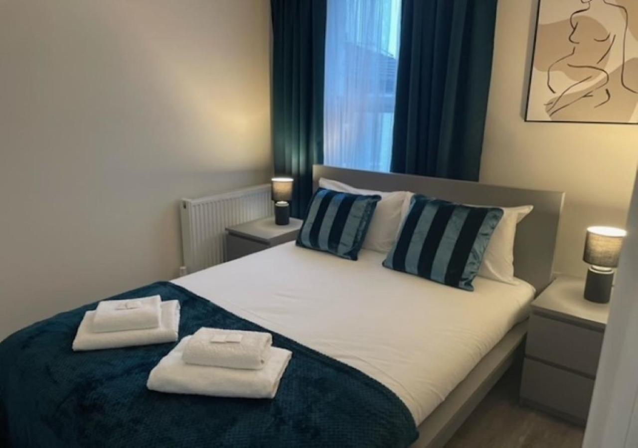2 Bedroom Serviced Apartment # London Eksteriør bilde