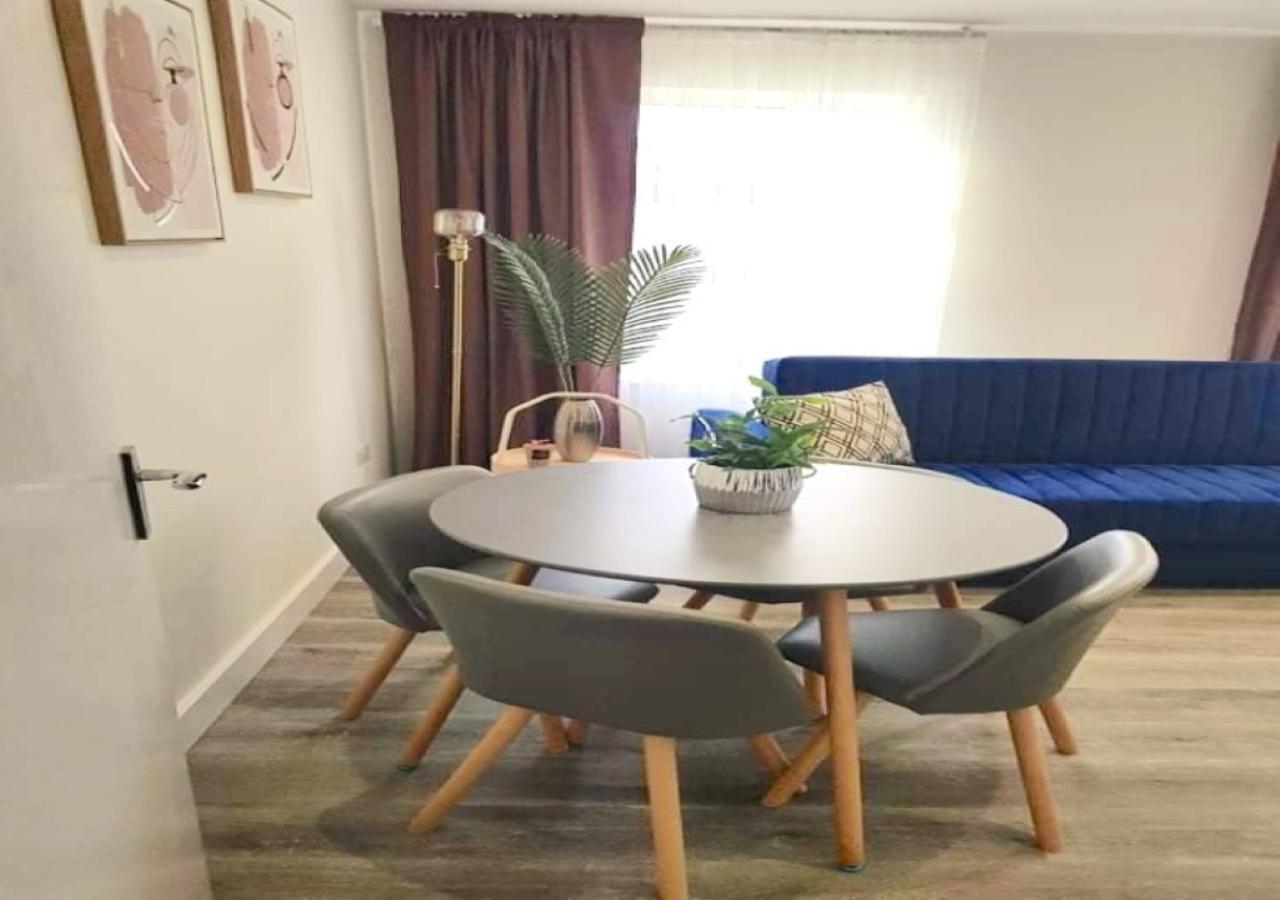 2 Bedroom Serviced Apartment # London Eksteriør bilde