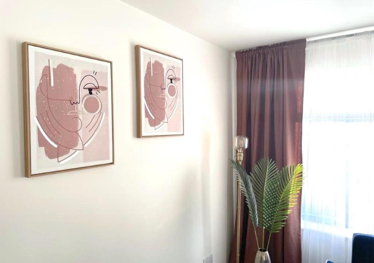 2 Bedroom Serviced Apartment # London Eksteriør bilde